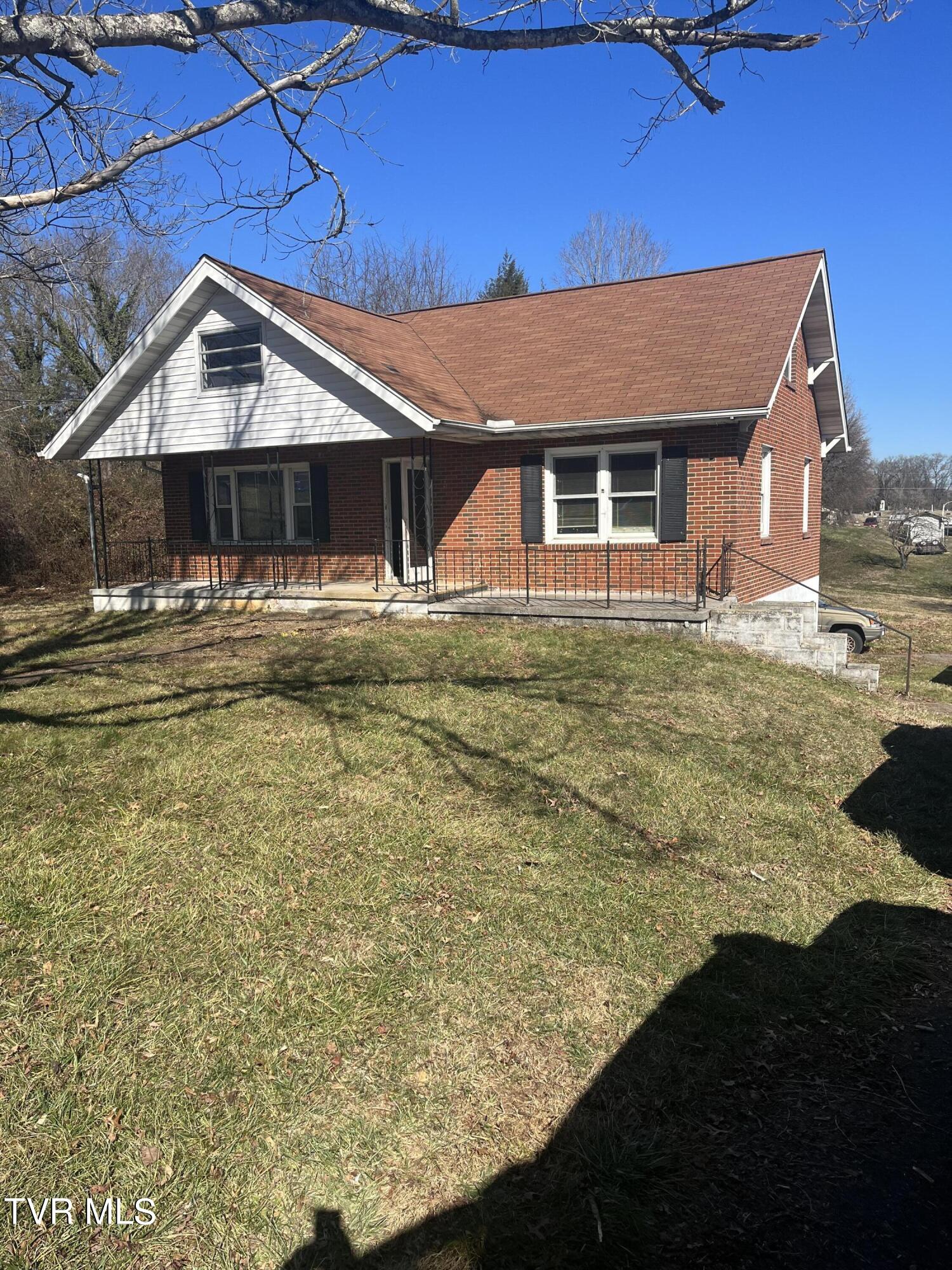 109 Tween Hills Road Bristol, TN 37620 - Photo 1 of 19 IMG_0810