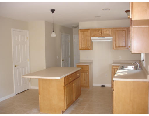 44 Wilber Street Springfield, MA 01104 - Photo 3 of 13