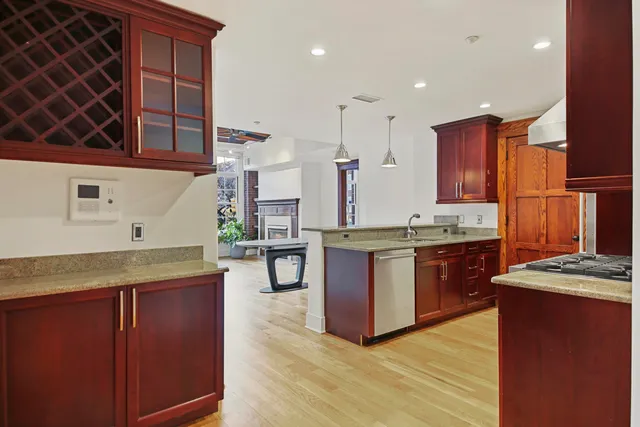 $4,950 | 174 Washington Street, Unit 2C, Jersey City, NJ 07302