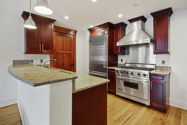 $4,950 | 174 Washington Street, Unit 2C, Jersey City, NJ 07302