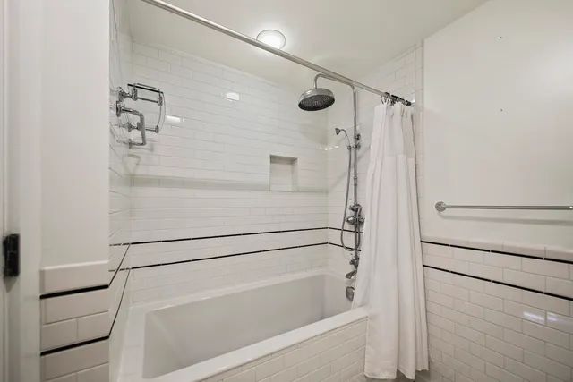 $4,950 | 174 Washington Street, Unit 2C, Jersey City, NJ 07302