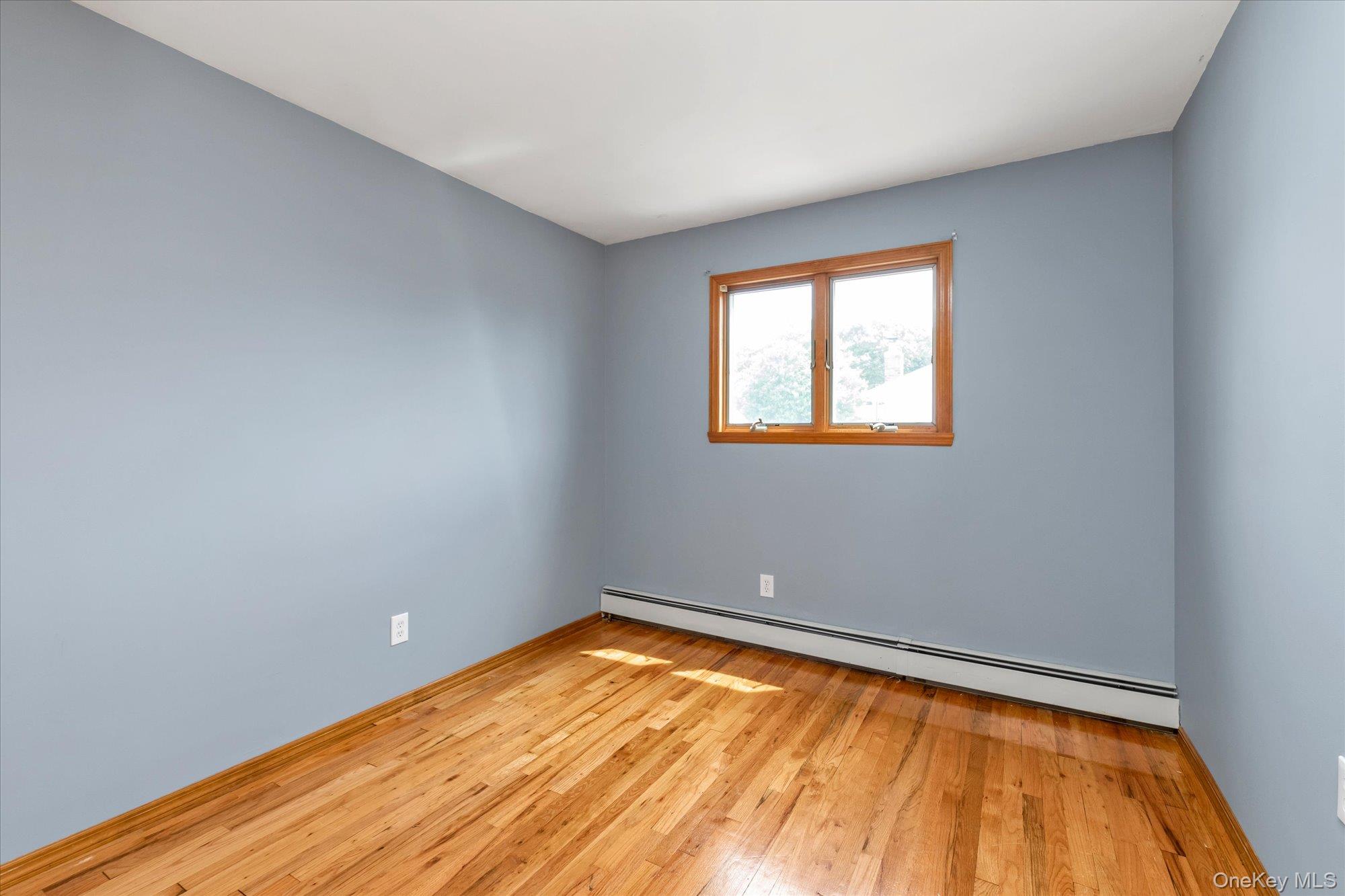7 Freedom Court Babylon, NY 11702 - Photo 17 of 29