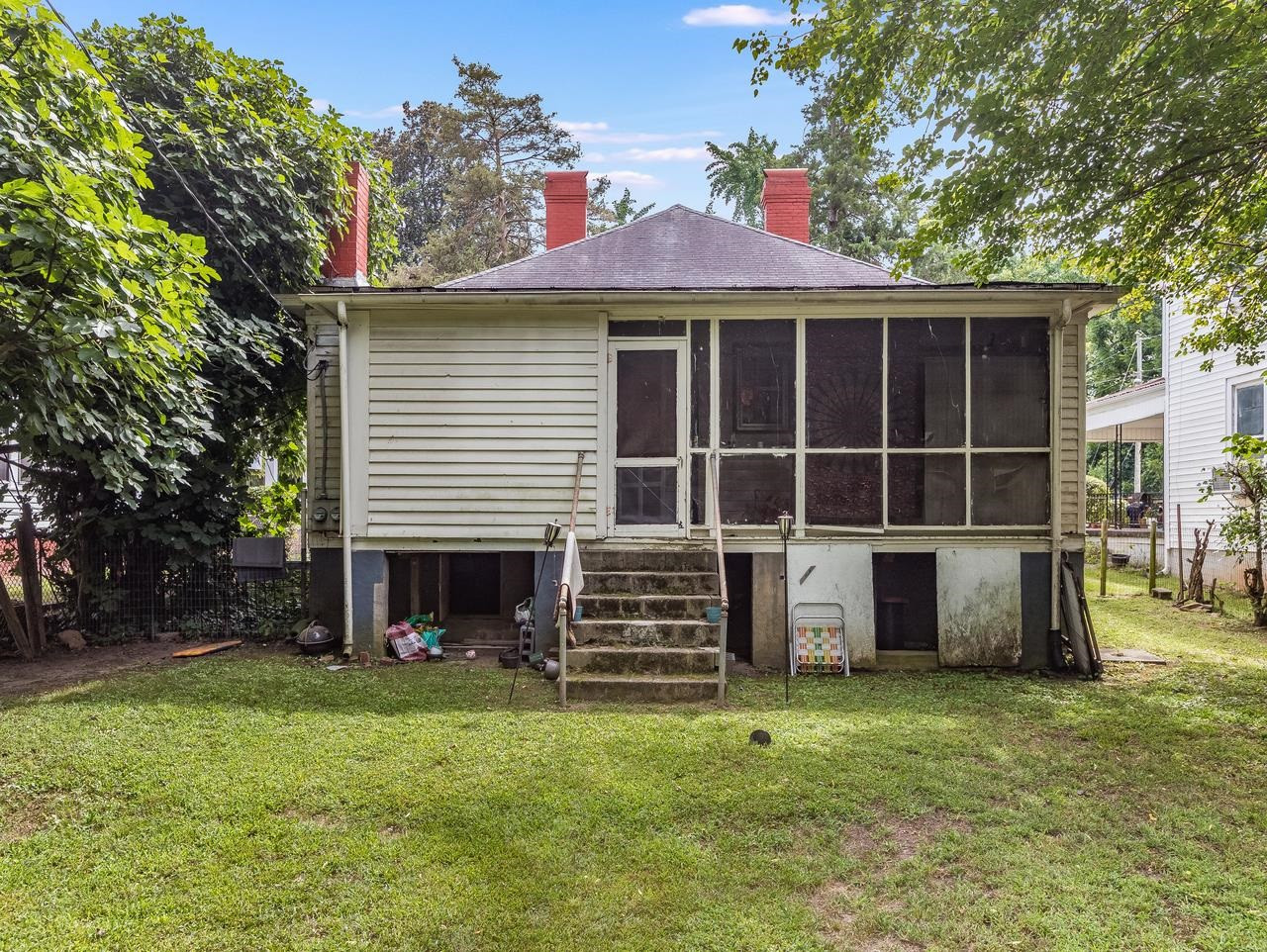 508 Tilden Street, Unit 1 Raleigh, NC 27605 - Photo 5 of 16 a view of a house with a garden