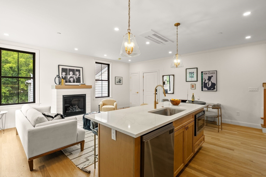 27 Shepard Street, Unit 6 Boston, MA 02135 - Photo 4 of 28