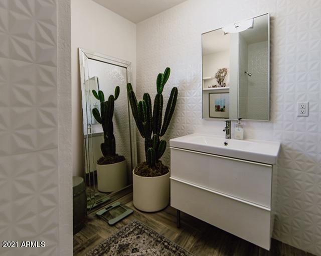110 Nighthawk Avenue Bisbee, AZ 85603 - Photo 17 of 26 Hall Bathroom (Full)