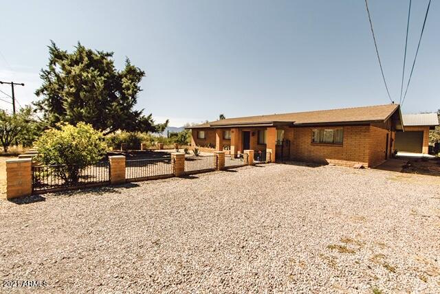 110 Nighthawk Avenue Bisbee, AZ 85603 - Photo 2 of 26 Large gravel driveway
