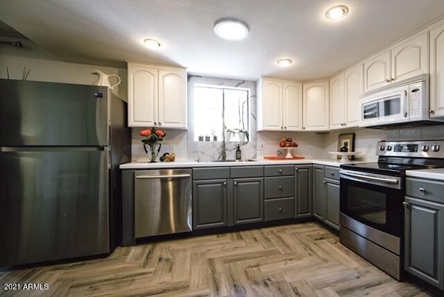 110 Nighthawk Avenue Bisbee, AZ 85603 - Photo 8 of 26 Kitchen