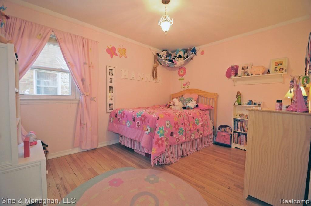 341 Kerby Road Grosse Pointe, MI 48236 - Photo 9 of 31 9.jpg