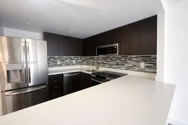 $1,800 | 16950 West Dixie Highway, Unit 330, North Miami Beach, FL 33160