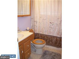 3847 Fairdale Road Philadelphia, PA 19154 - Photo 12 of 12 Bathroom