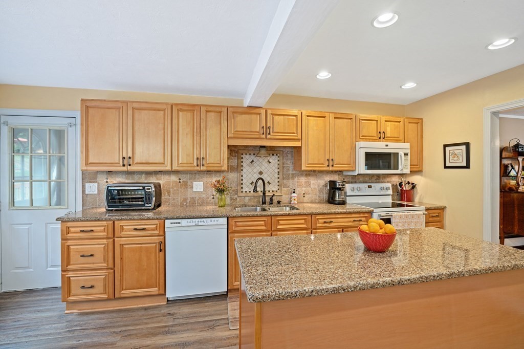 40 Fairview Park Road Sturbridge, MA 01566 - Photo 2 of 35