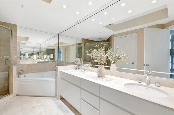 $8,900 | 848 Brickell Key Drive, Unit 2605, Miami, FL 33131