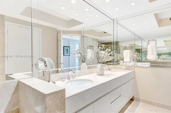 $8,900 | 848 Brickell Key Drive, Unit 2605, Miami, FL 33131