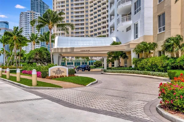 $8,900 | 848 Brickell Key Drive, Unit 2605, Miami, FL 33131