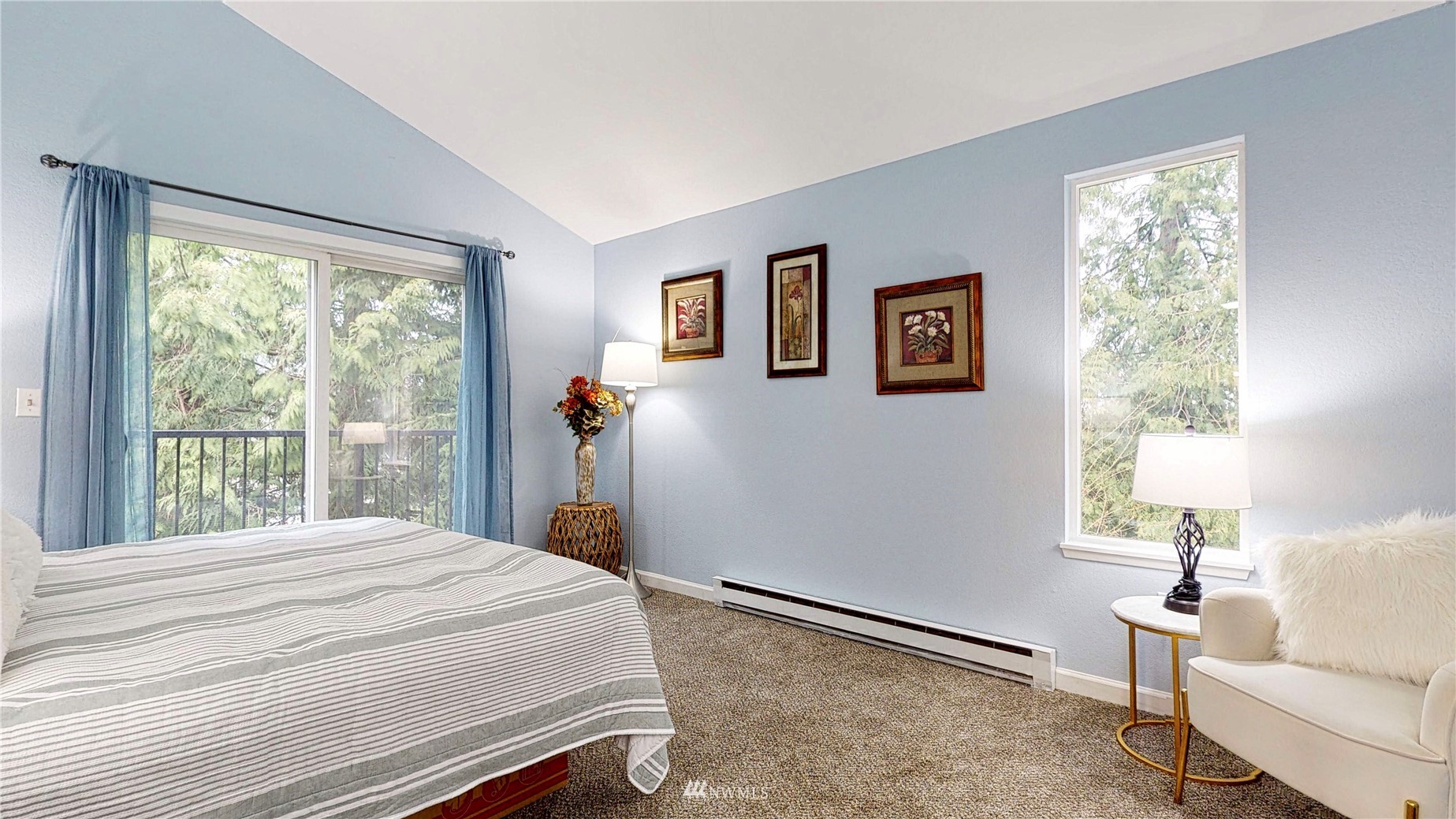 820 Cady Road, Unit C304 Everett, WA 98203 - Photo 11 of 23 a bedroom with a large bed and a window