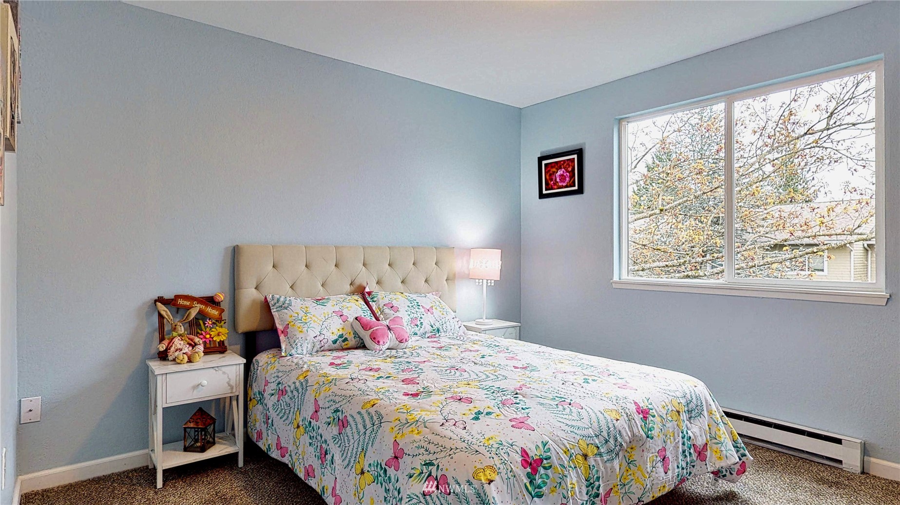 820 Cady Road, Unit C304 Everett, WA 98203 - Photo 14 of 23 a bedroom with a bed and a window