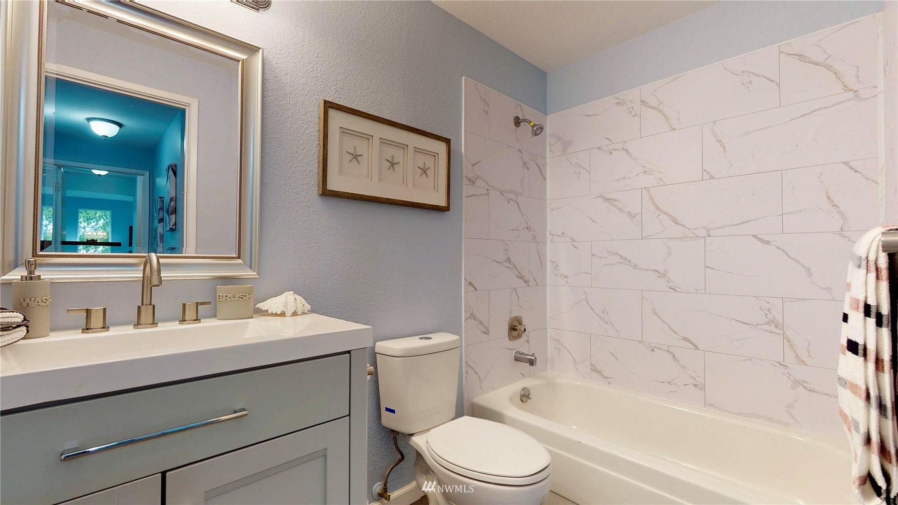 820 Cady Road, Unit C304 Everett, WA 98203 - Photo 16 of 23 a bathroom with a toilet a sink a mirror a bathtub and shower