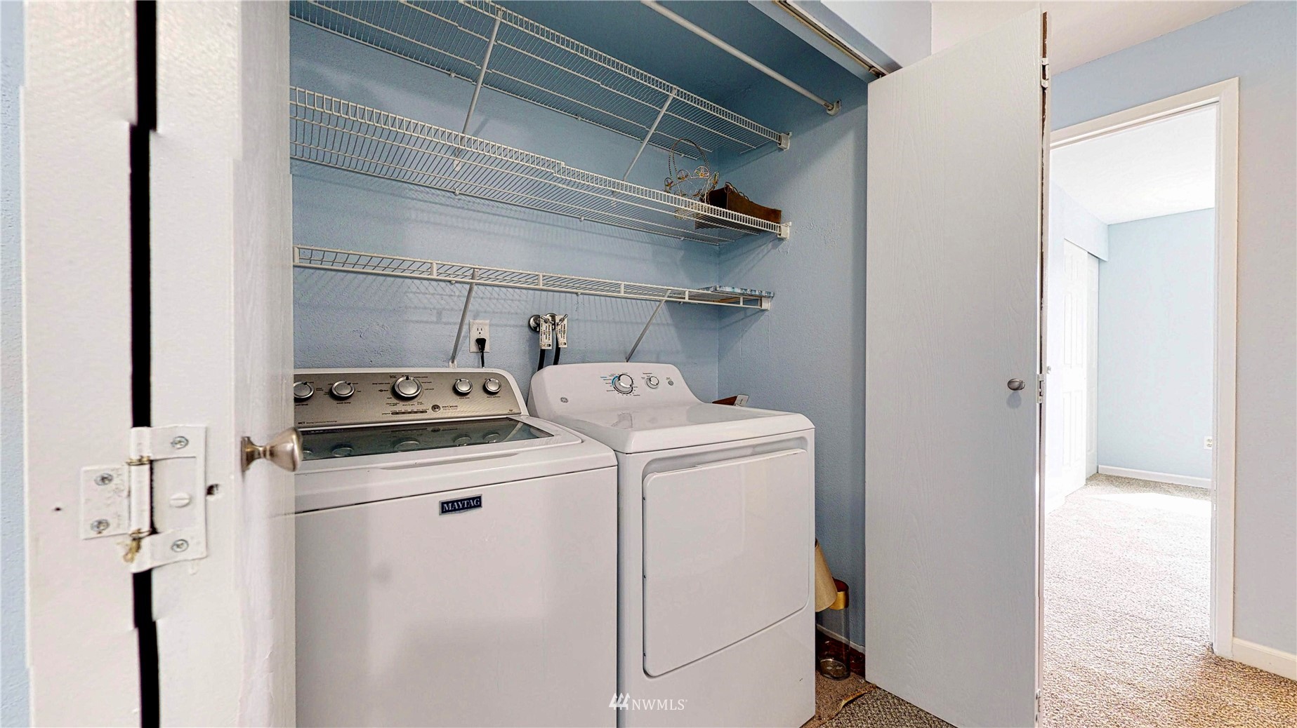 820 Cady Road, Unit C304 Everett, WA 98203 - Photo 18 of 23 a utility room with dryer and washer