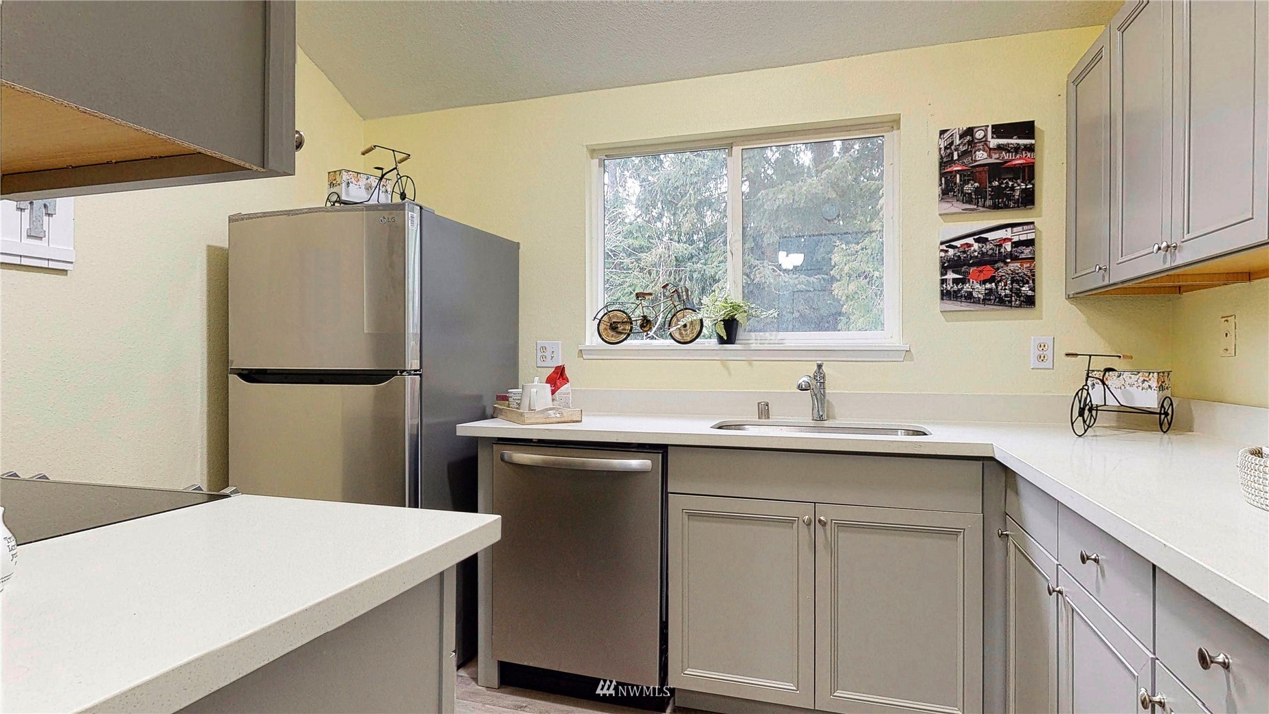 820 Cady Road, Unit C304 Everett, WA 98203 - Photo 8 of 23 a kitchen with a sink a refrigerator and a sink