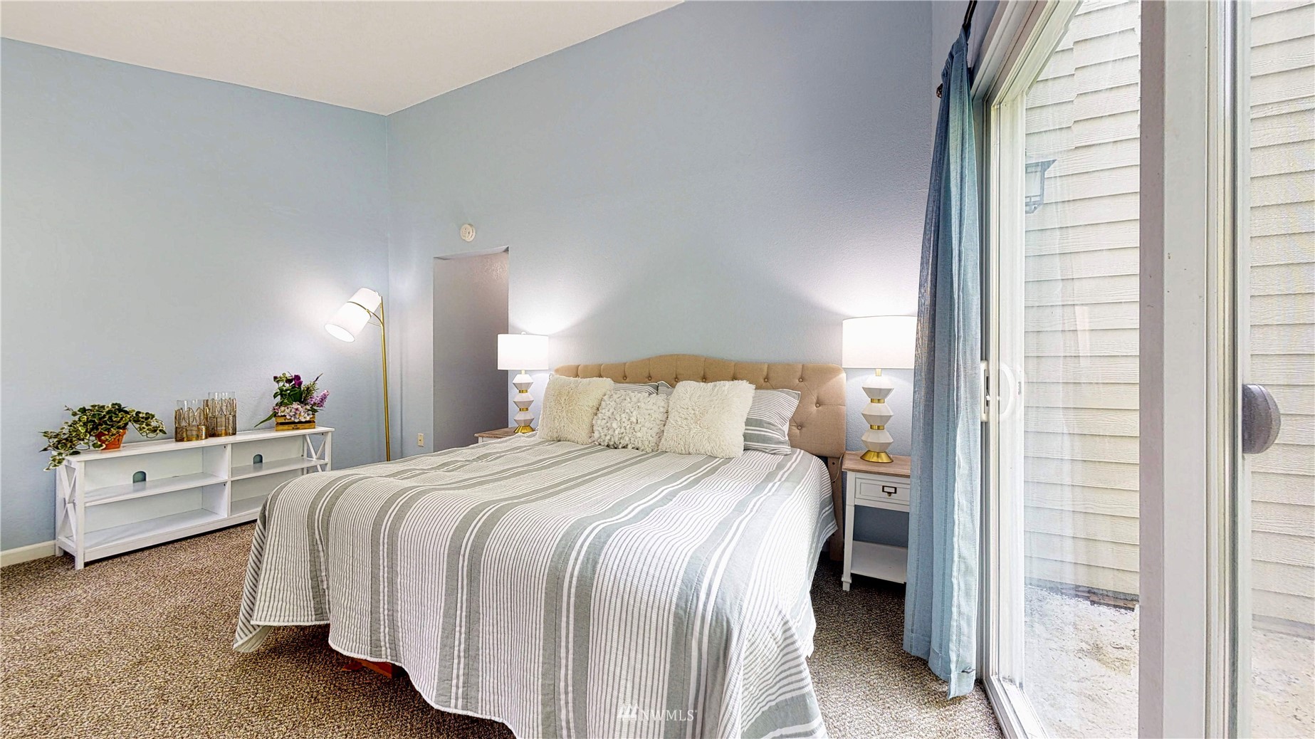 820 Cady Road, Unit C304 Everett, WA 98203 - Photo 10 of 23 a bedroom with a bed and a potted plant