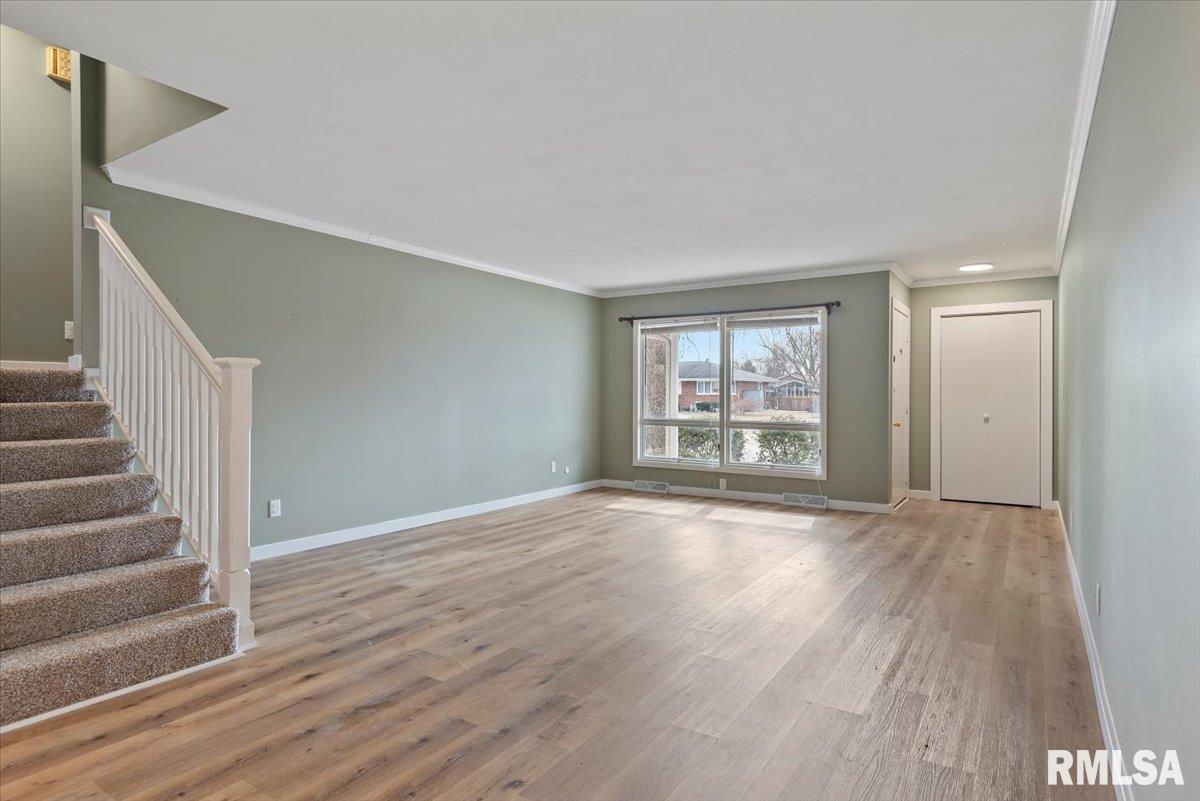 2357 Grinnell Drive Springfield, IL 62704 - Photo 3 of 27