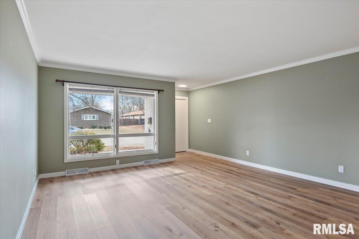 2357 Grinnell Drive Springfield, IL 62704 - Photo 4 of 27