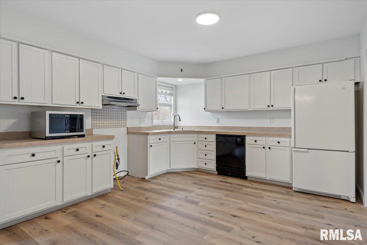 2357 Grinnell Drive Springfield, IL 62704 - Photo 9 of 27