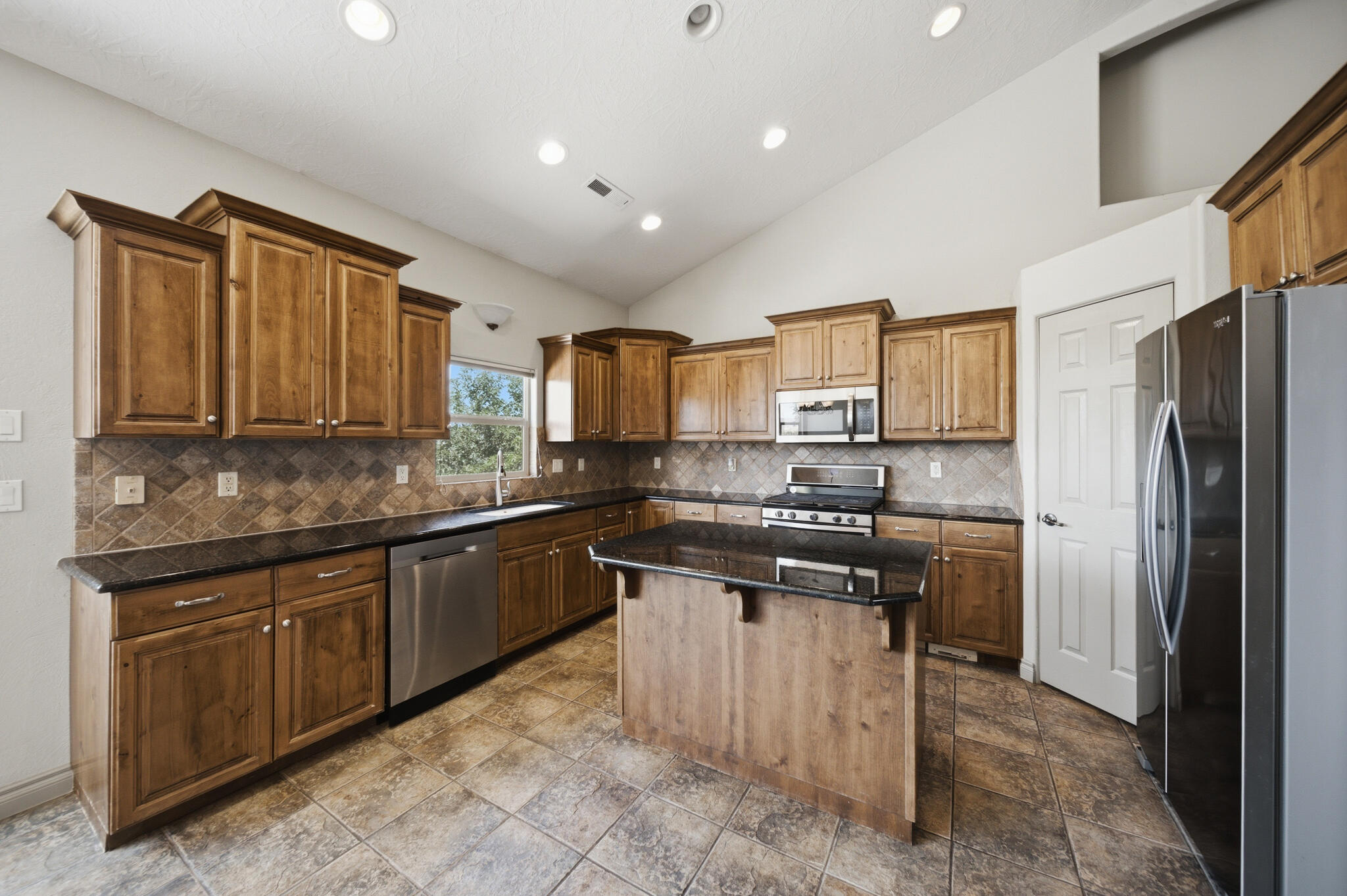 1727 Flagstone Road St. George, UT 84790 - Photo 9 of 46 DSC_2646