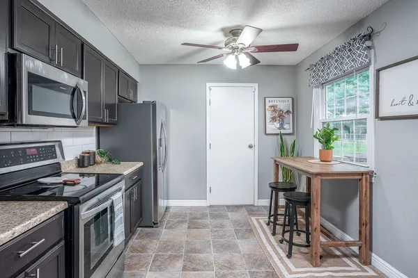 $265,000 | 402 West Sheridan Drive, Eldridge, IA 52748