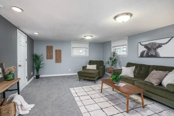 $265,000 | 402 West Sheridan Drive, Eldridge, IA 52748