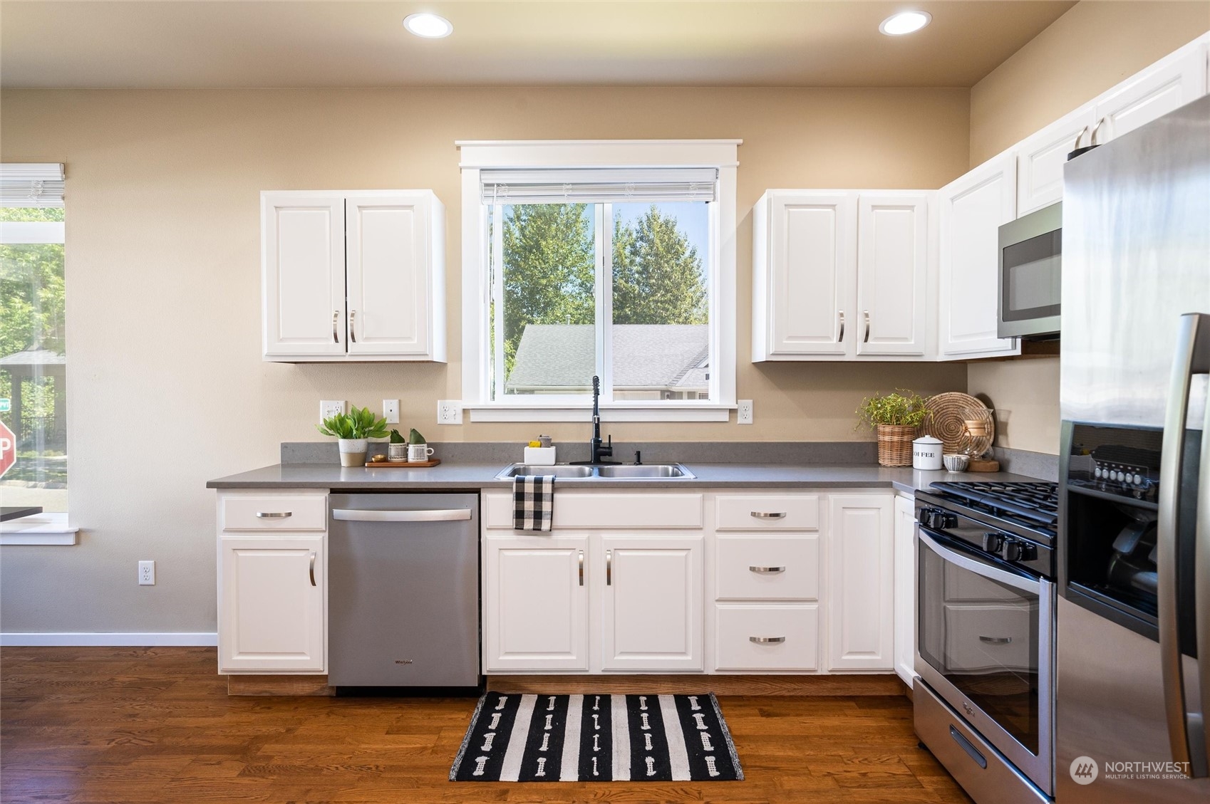 2098 Roxy Loop Ferndale, WA 98248 - Photo 3 of 40 Gallery Image 3