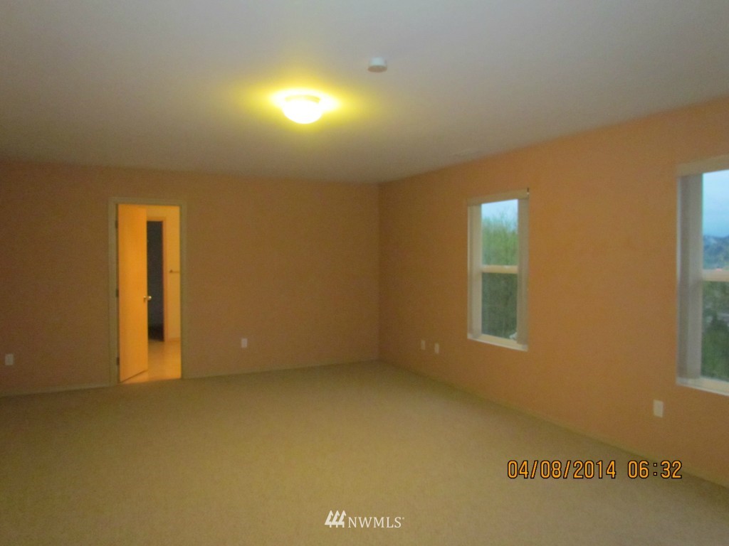 2803 Southeast 4th Street Renton, WA 98056 - Photo 8 of 19