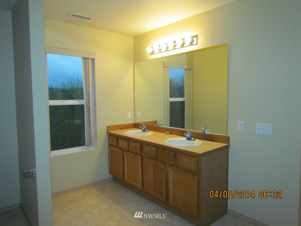2803 Southeast 4th Street Renton, WA 98056 - Photo 9 of 19