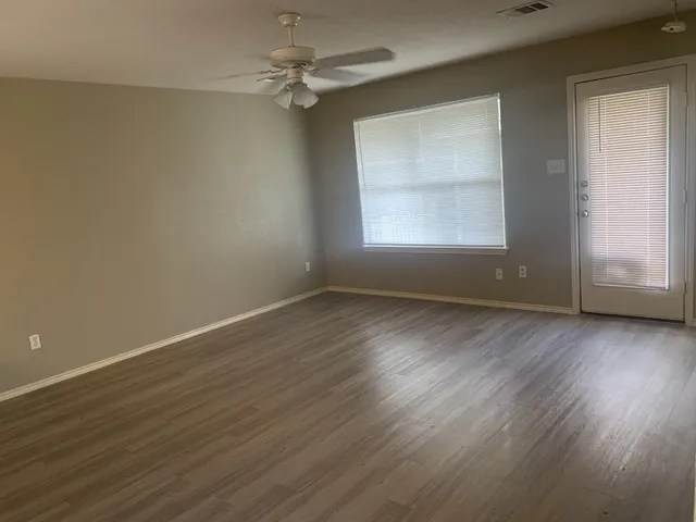 $1,870 | 380 Wetzel, Kyle, TX 78640