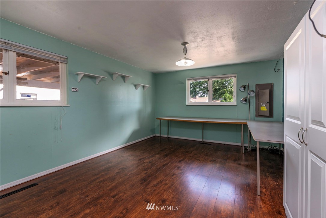 11722 Military Road Southwest Lakewood, WA 98498 - Photo 11 of 25 Gallery Image 11