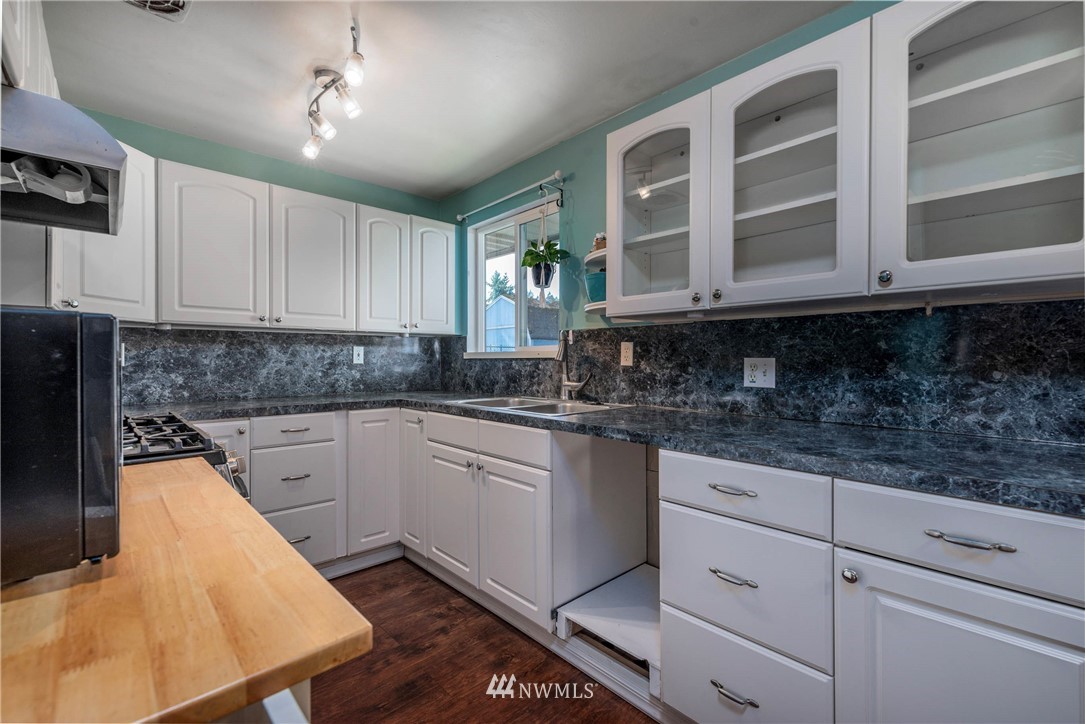 11722 Military Road Southwest Lakewood, WA 98498 - Photo 8 of 25 Gallery Image 8