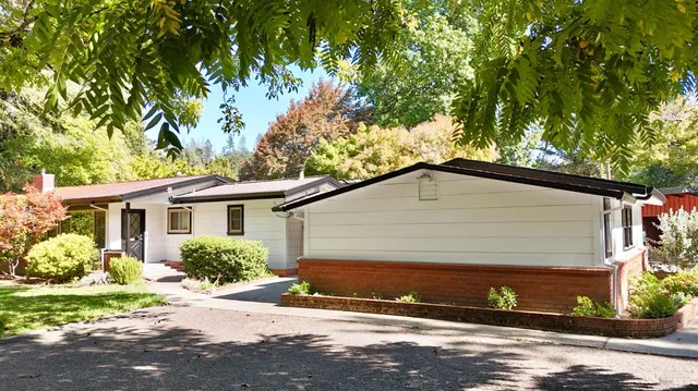 $1,995,000 | 109 Glass Mountain Lane, St. Helena, CA 94574