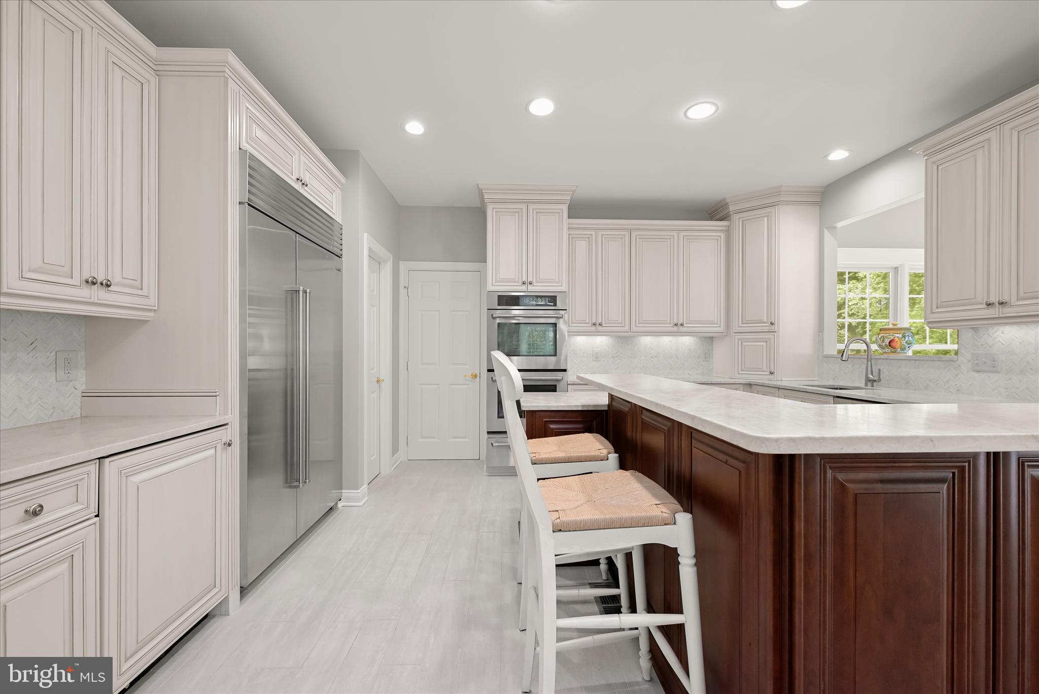 20521 Riggs Hill Way Brookeville, MD 20833 - Photo 47 of 122 Sub Zero Refrigerator