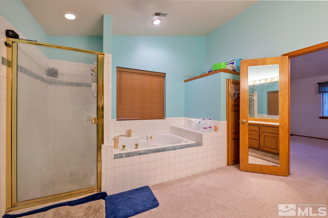 3318 Bottom Road Fallon, NV 89406 - Photo 8 of 23 a bathroom with a tub a sink and a large mirror
