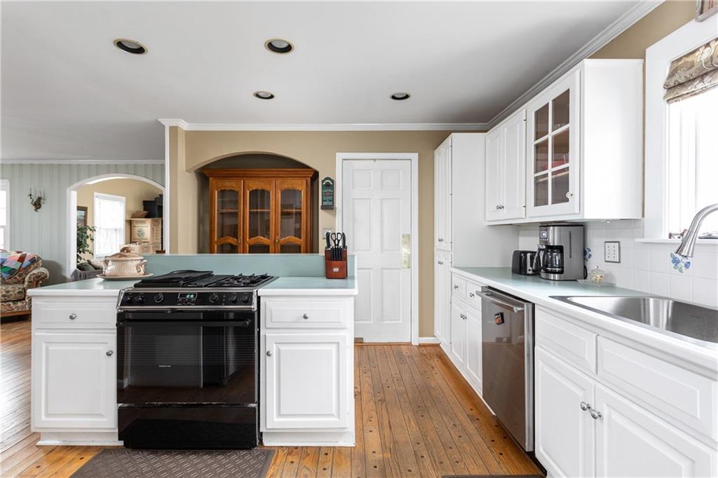 8976 Spring Mill Road Indianapolis, IN 46260 - Photo 8 of 39 Gallery Image 8