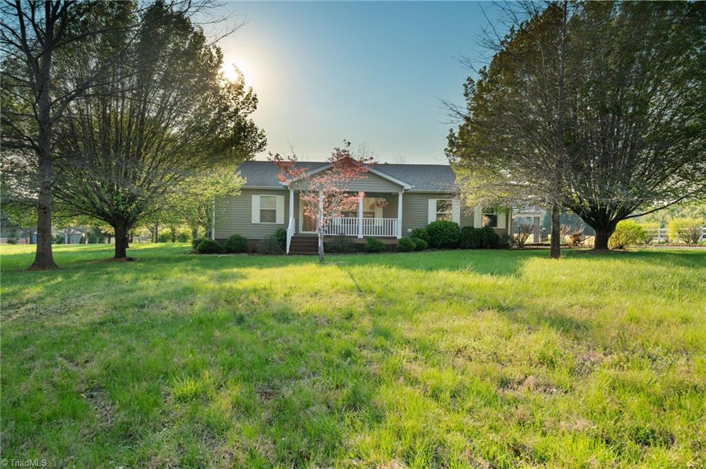 5150 Paramount Road Pfafftown, NC 27040 - Photo 3 of 44 Gallery Image 3