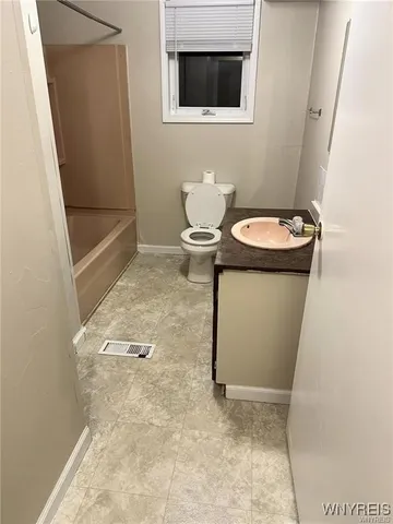 $1,050 | 109 West Bank Street, Unit B W, Albion, NY 14411