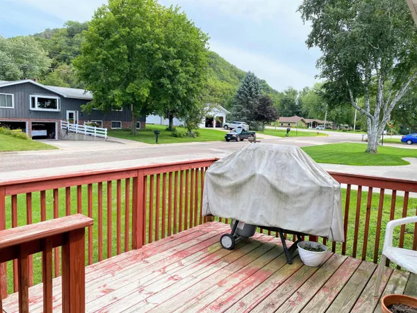 $275,000 | 137 Pedretti Parkway, Prairie du Chien, WI 53821