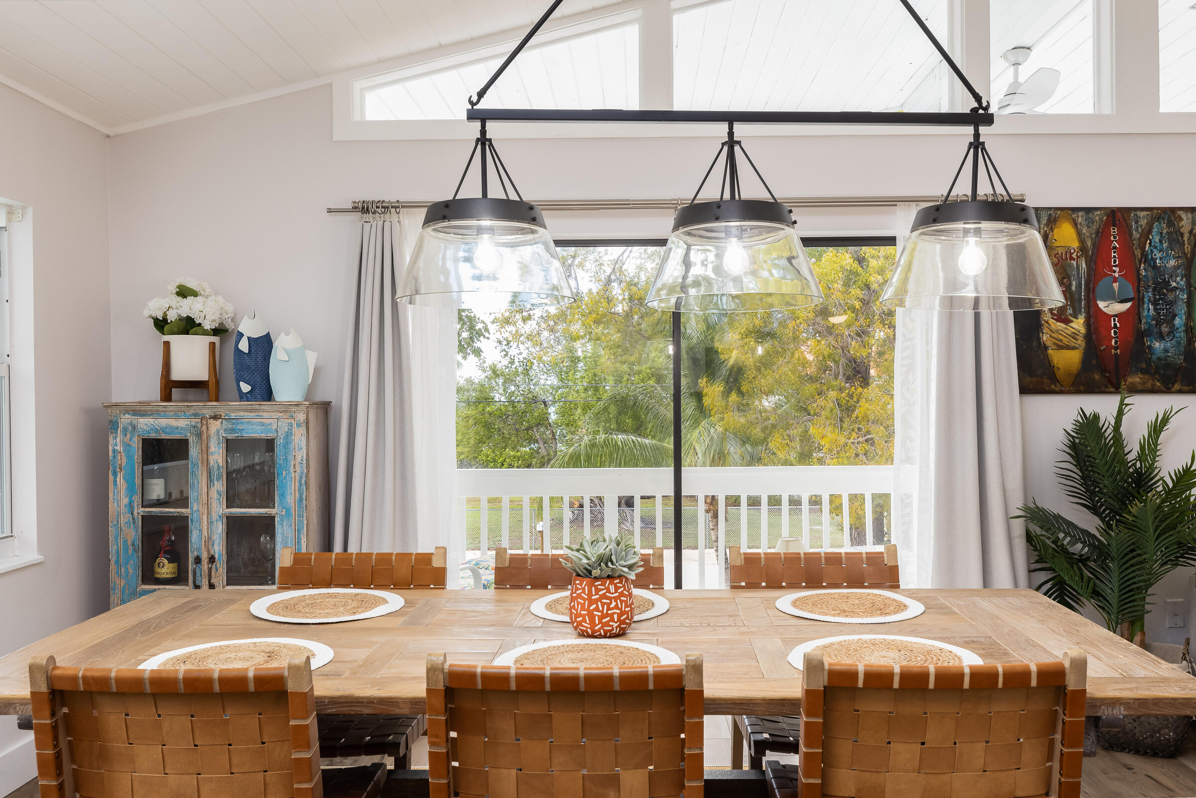 15 Sunset Road Key Largo, FL 33037 - Photo 17 of 58 a dining room with furniture and a window