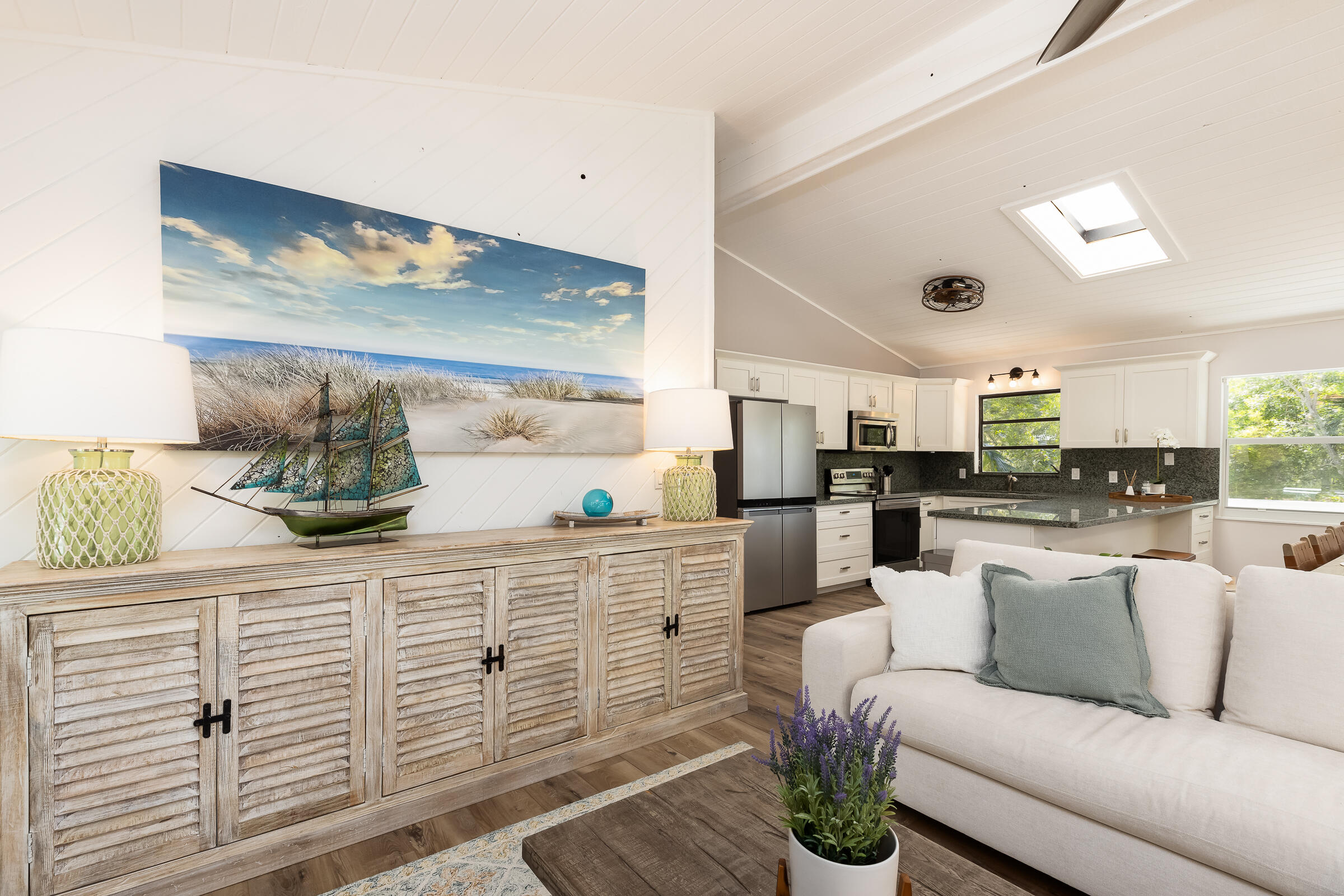 15 Sunset Road Key Largo, FL 33037 - Photo 23 of 58 a living room with furniture kitchen and kitchen view