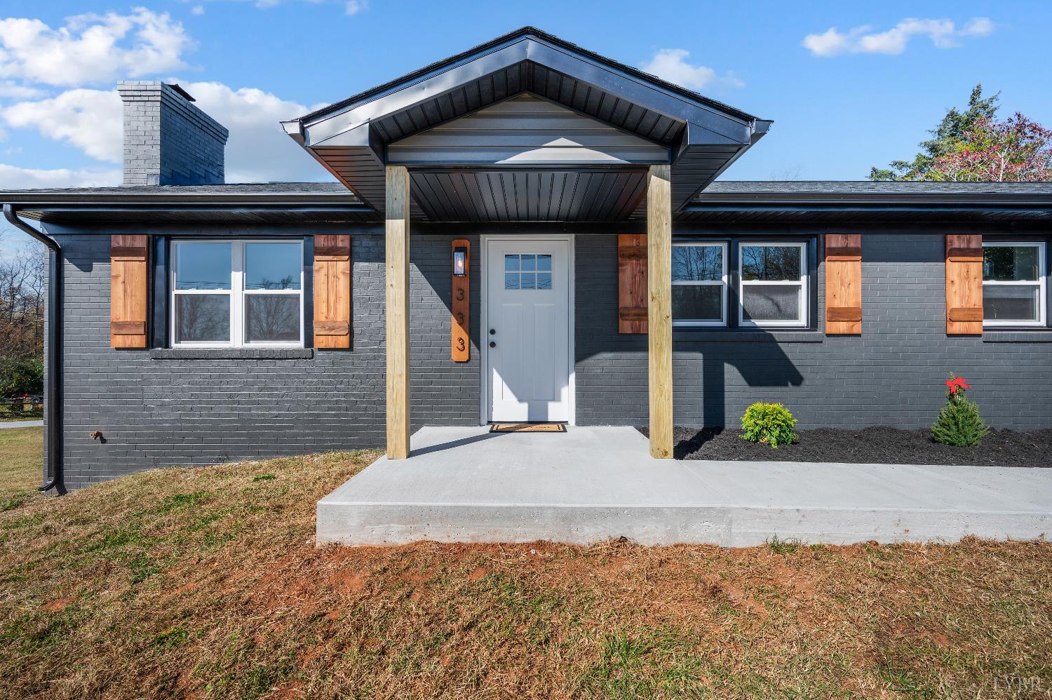 333 North Main Street Amherst, VA 24521 - Photo 2 of 56 a front view of a house