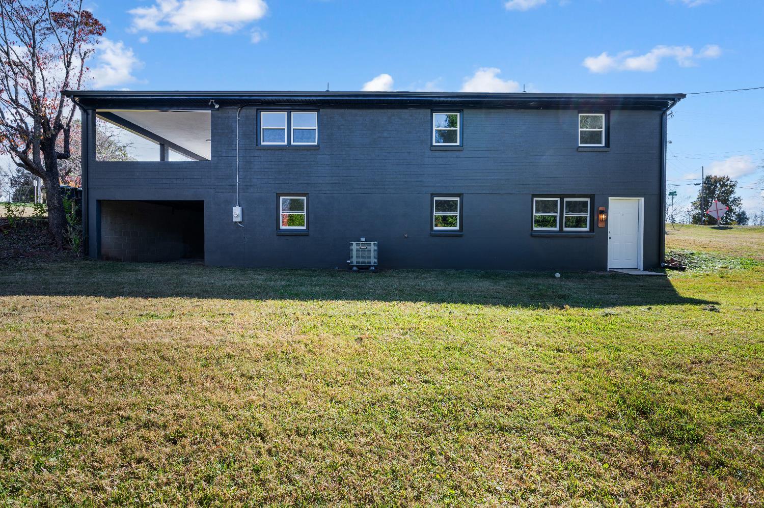 333 North Main Street Amherst, VA 24521 - Photo 37 of 56 a view of an empty room with window