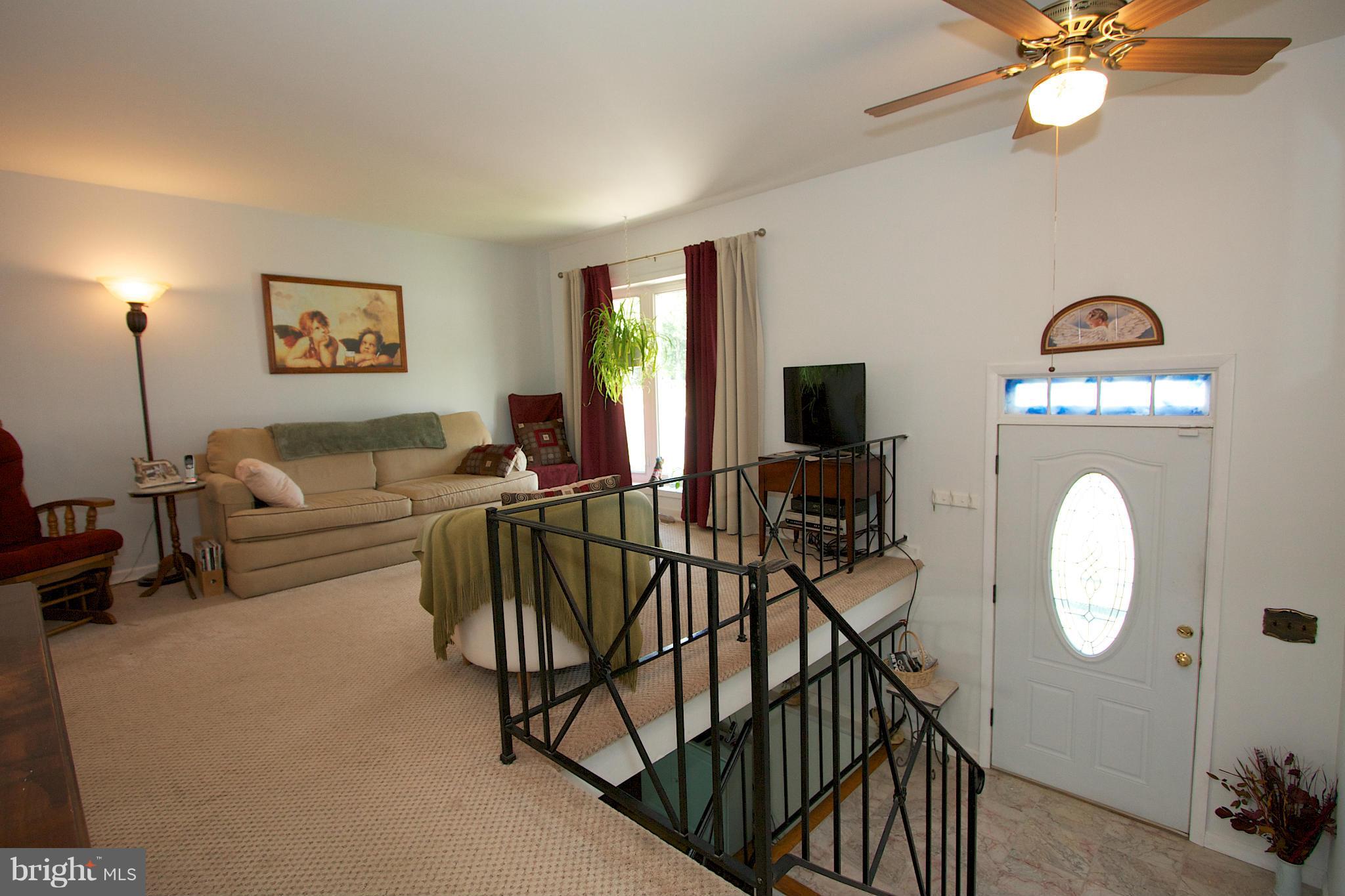 622 Banyan Road Edgewood, MD 21040 - Photo 2 of 27 Living Room