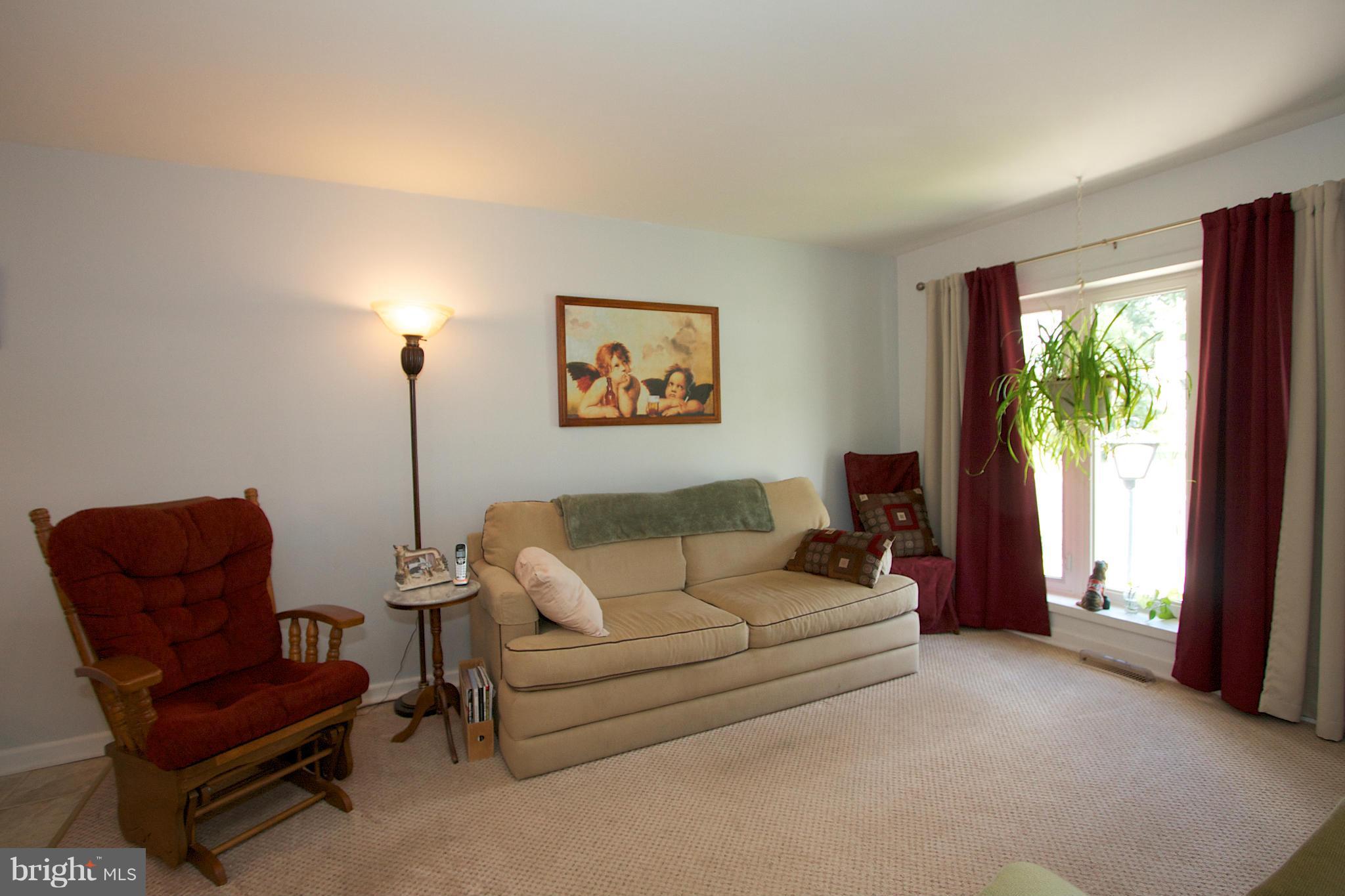622 Banyan Road Edgewood, MD 21040 - Photo 3 of 27 Living Room