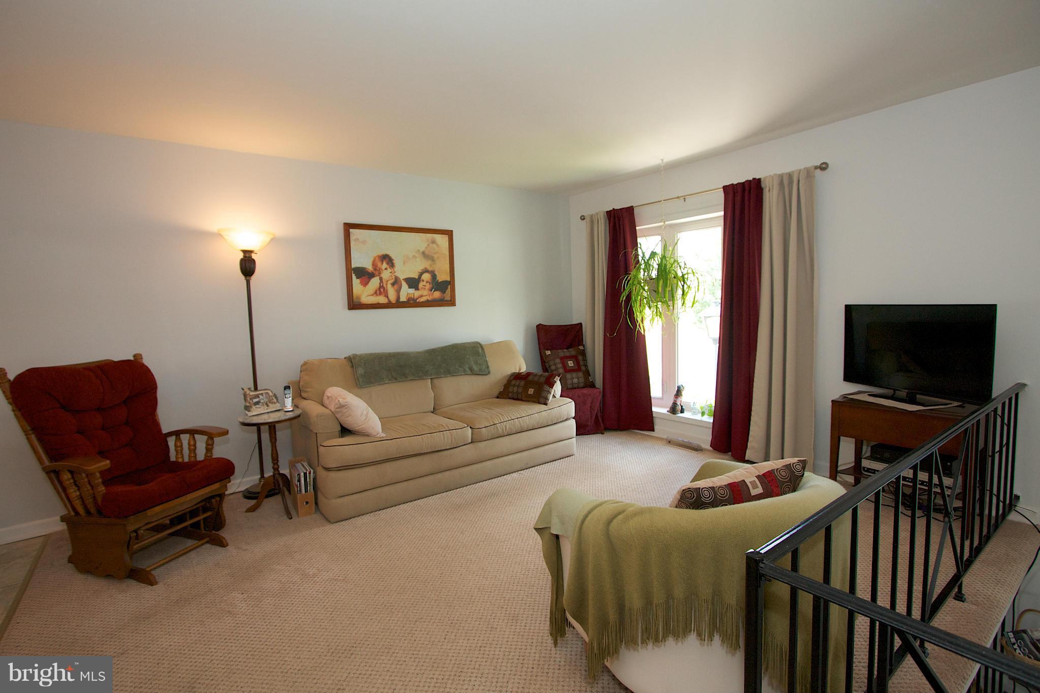 622 Banyan Road Edgewood, MD 21040 - Photo 5 of 27 Living Room